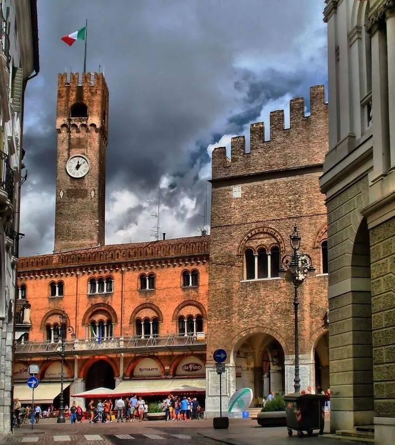Holiday Treviso Suite Lombardi Екстериор снимка